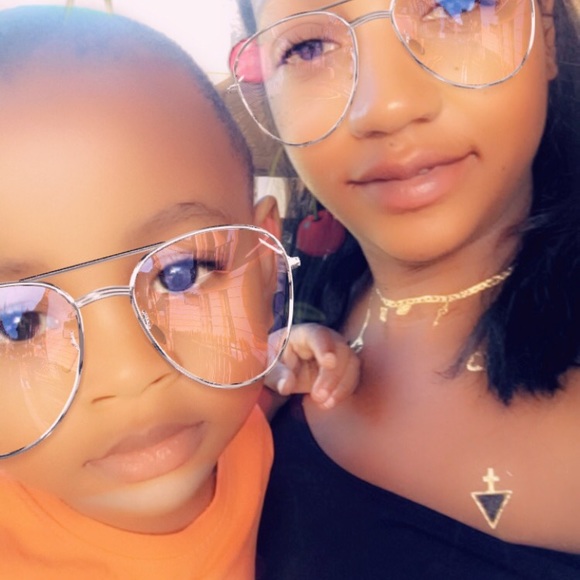 Meet your posher ☺️ - Picture 4 of 8